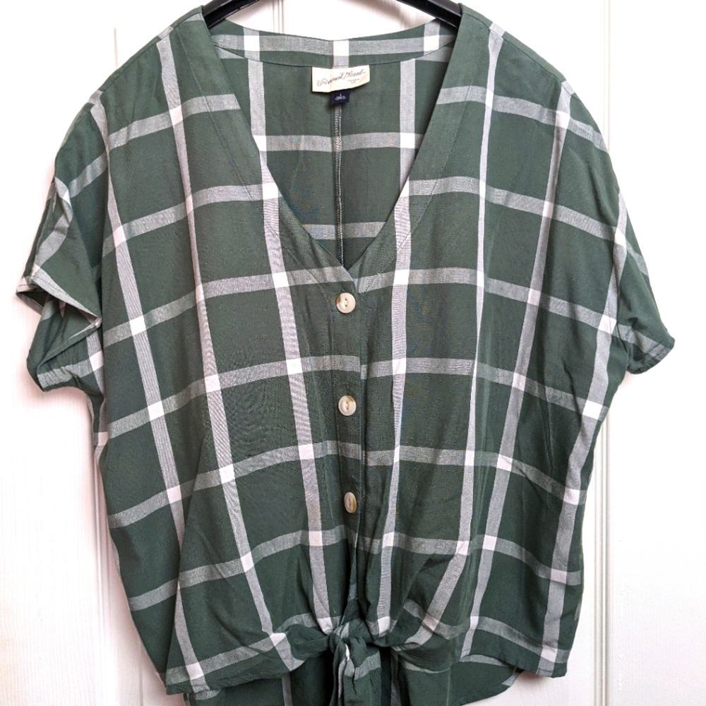 Green and white tie front top. Universal thread.